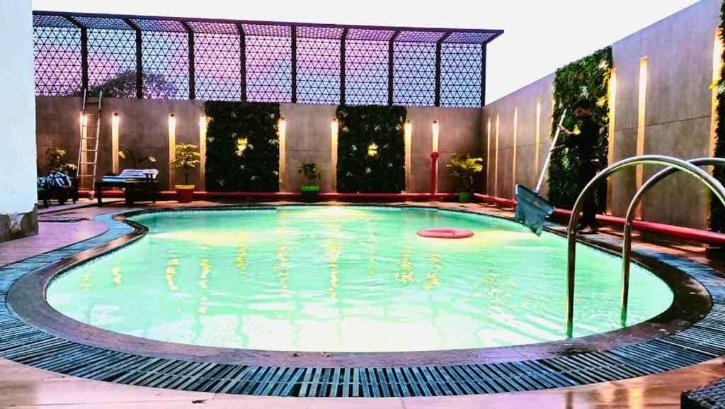 Regal Vista Agra Hotel