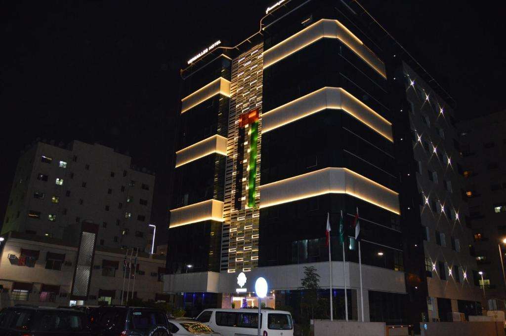 Versailles By Vieras