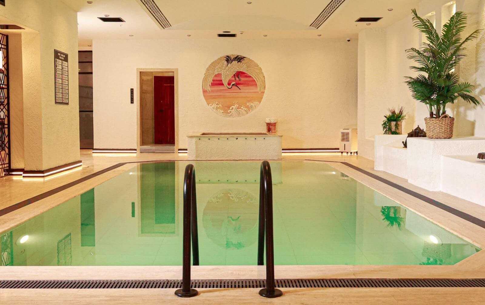 Nova Plaza Crystal Hotel