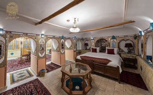 اقامتگاه سنتی قصر منشی