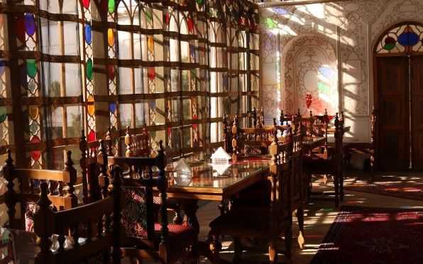 اقامتگاه سنتی قصر منشی